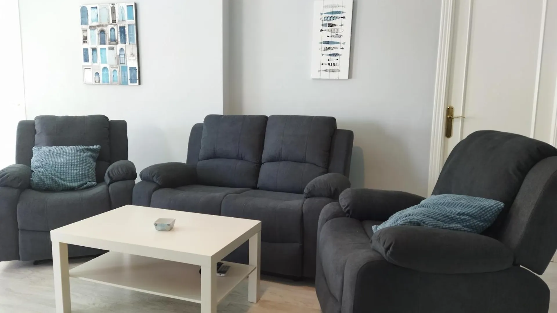 Apartamento Cristal, Centrico, Luminoso, Amplio, 3 Dormitorios トレモリノス 0*,  スペイン