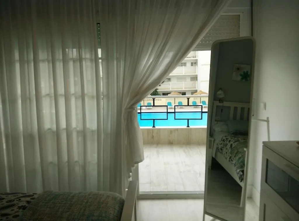 Apartamento Cristal, céntrico, luminoso, amplio, 3 dormitorios Torremolinos 0*,  Espagne
